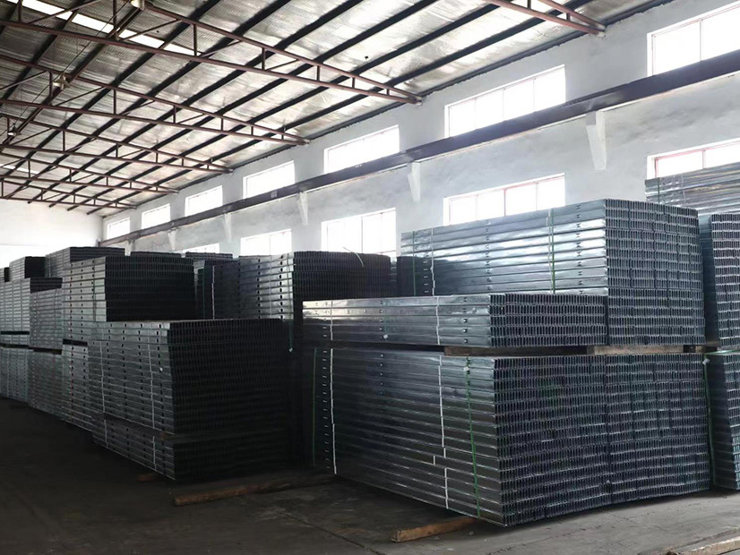 裸裝輕鋼龍骨大貨照片